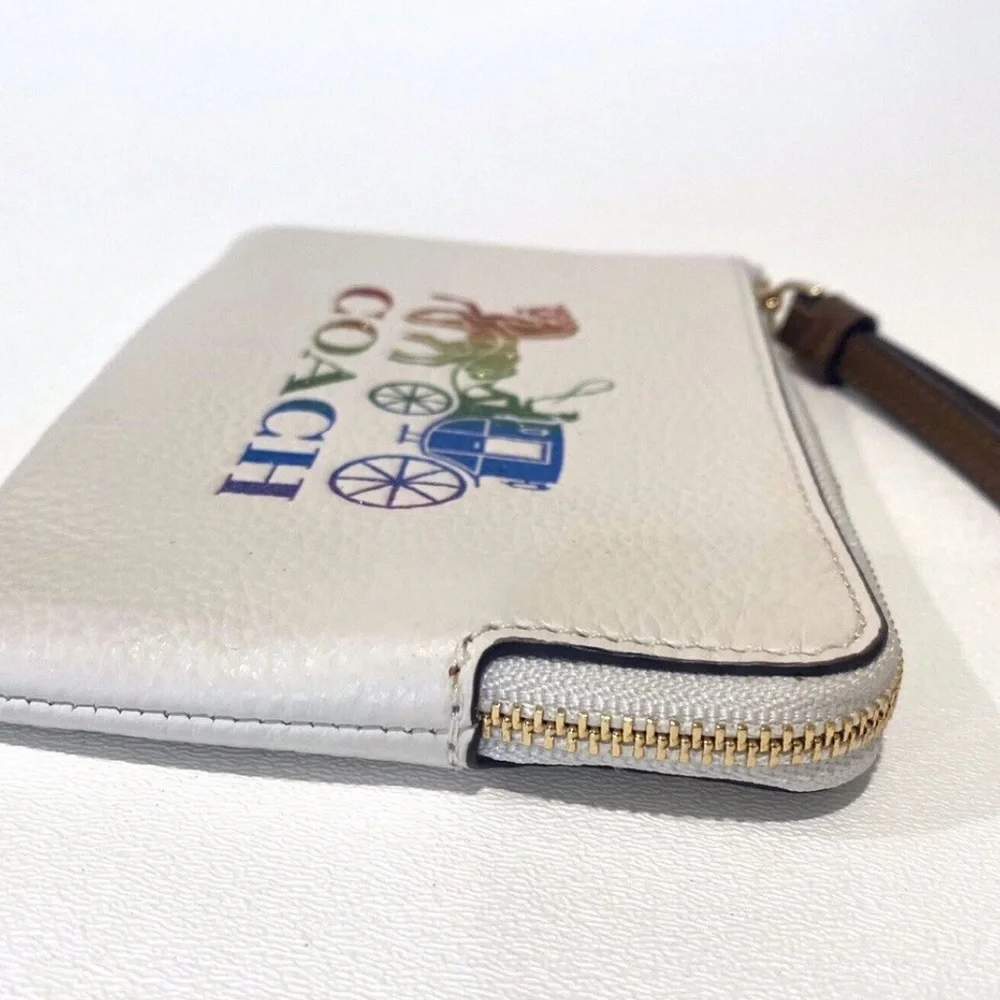 COACH‎ CORNER ZIP WRISTLET POUCH WALLET WITH RAINBOW HORSE AND CARRIAGE NWT